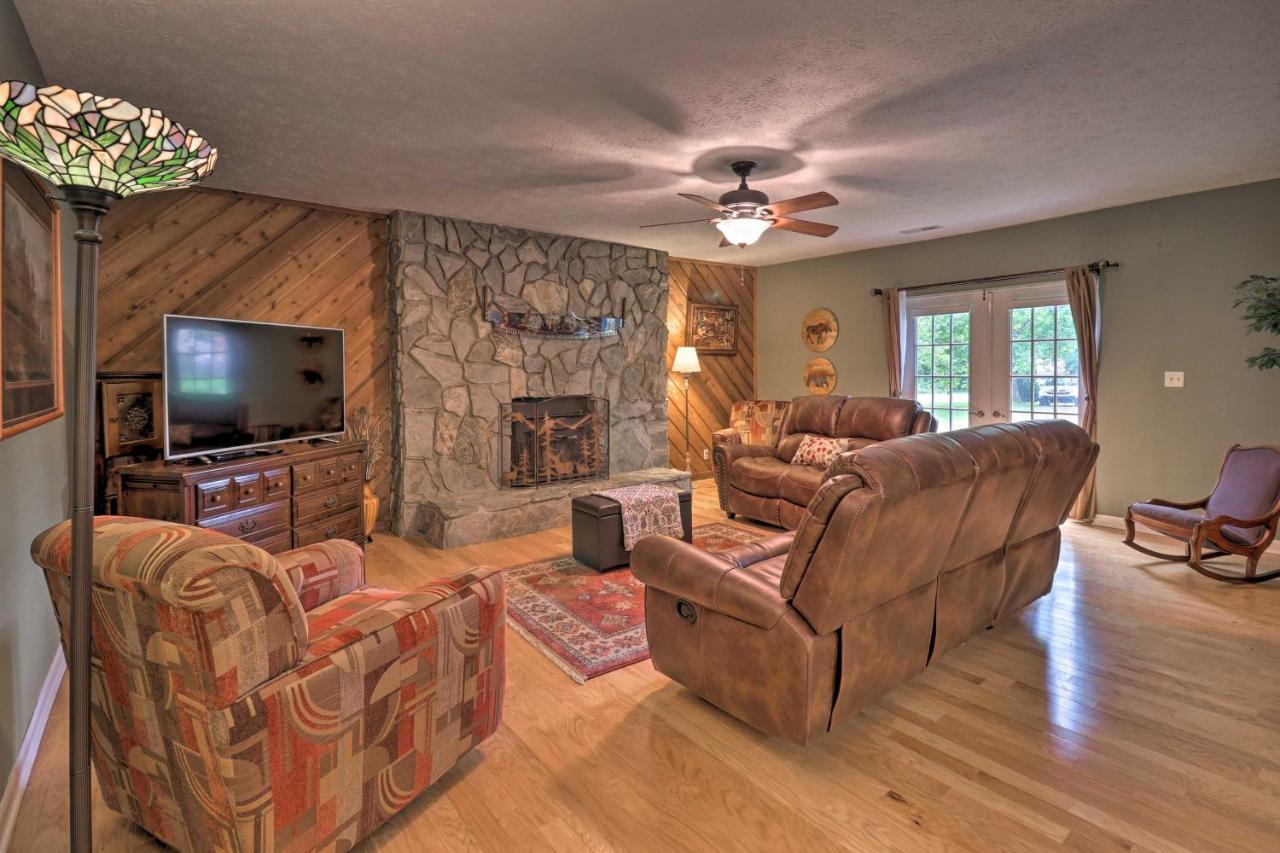 Hendersonville Home With Fire Pit 5 Mi To Downtown! Esterno foto